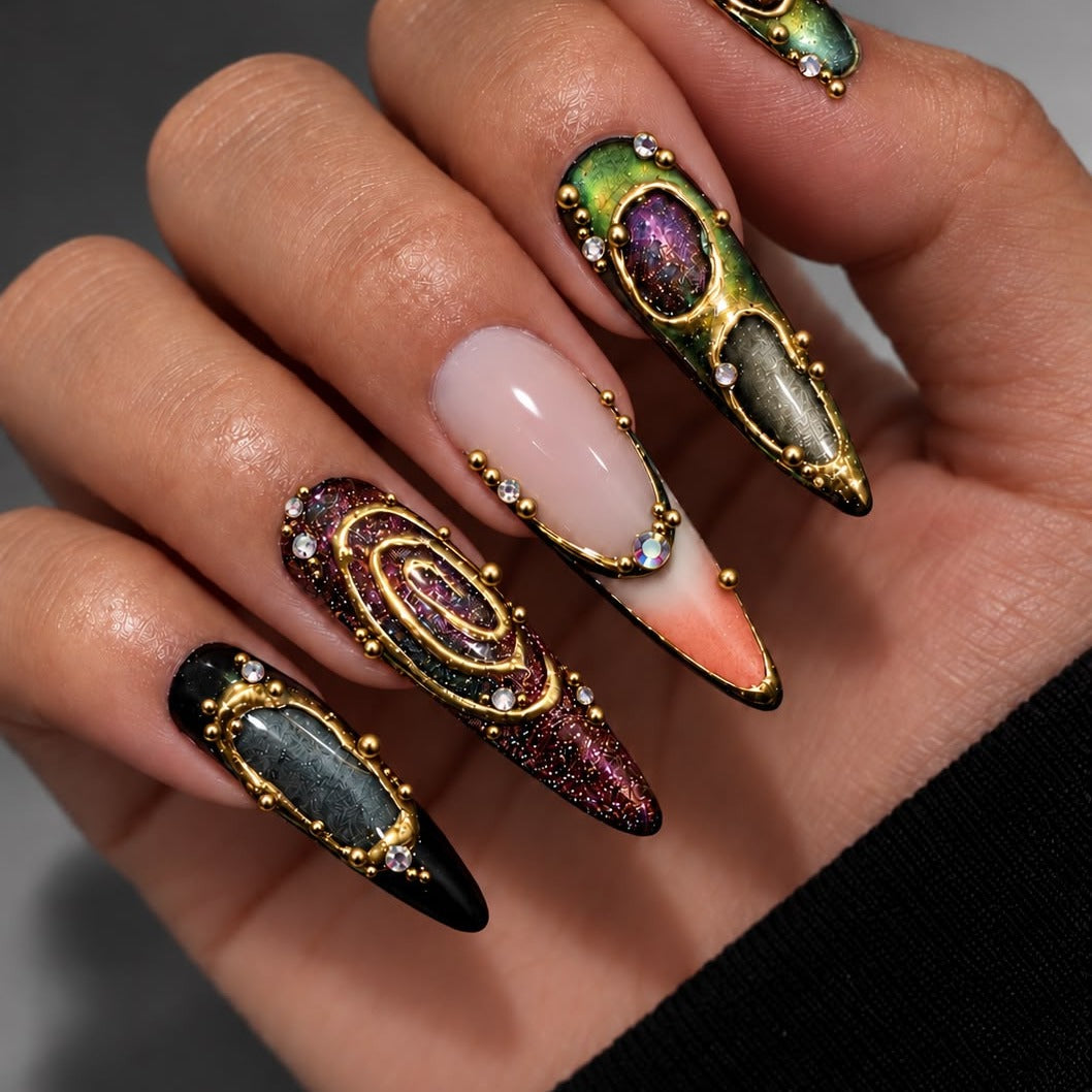 Pose nail art réalisée avec les poudres chrome Nails LSK sur ongles stiletto