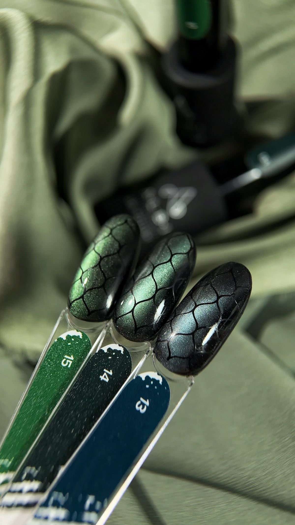 Collection Vernis semi permanent Albi Silk Cat Vert Émeraude 13 14 15